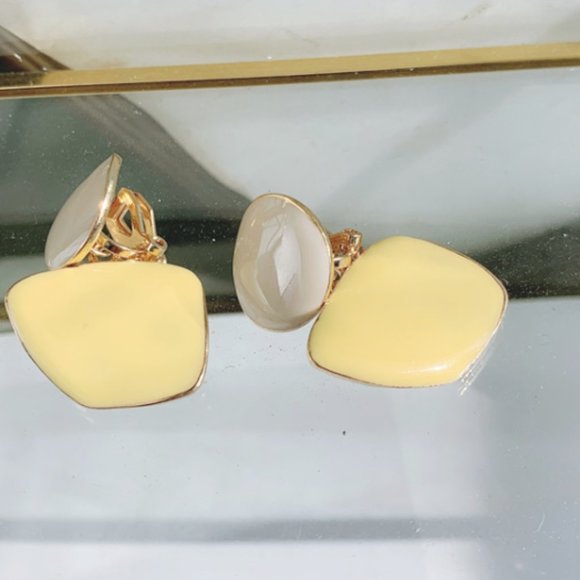 Stylish Earrings - ear clip - Picture 2 of 5